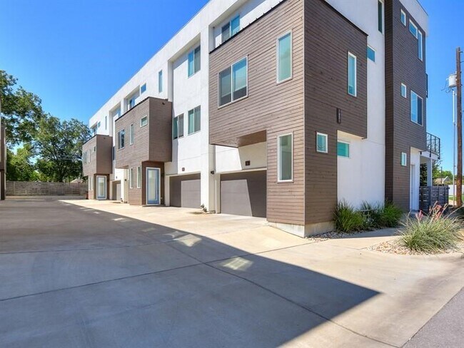 Building Photo - 1801 E 2nd St