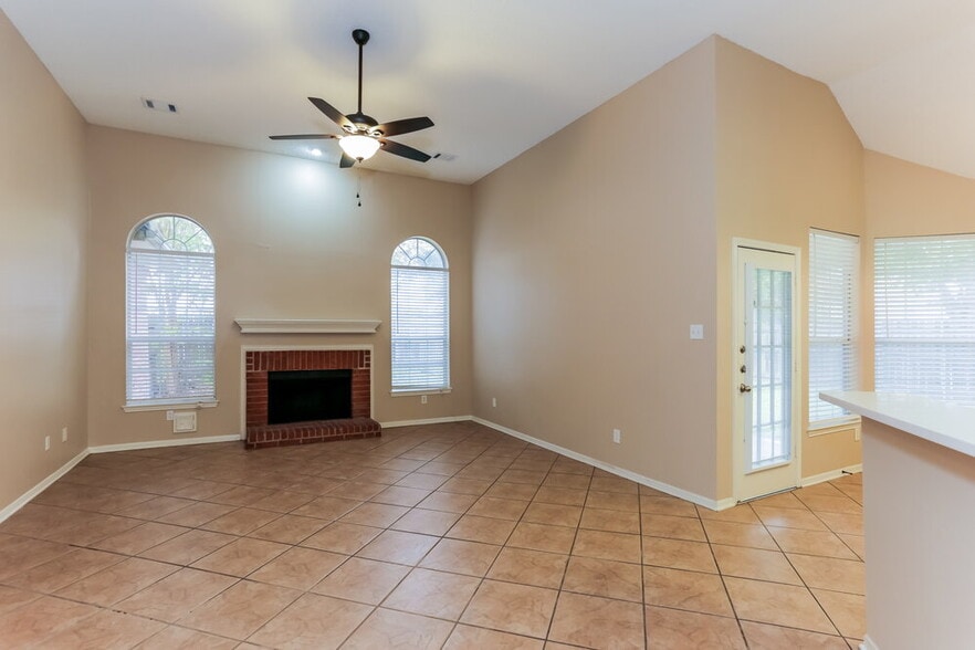 Building Photo - 1510 Lost Creek Dr