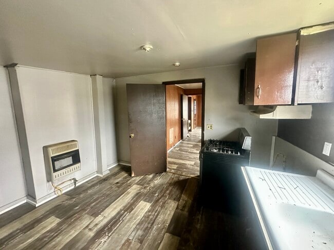 Building Photo - 718 18th St N