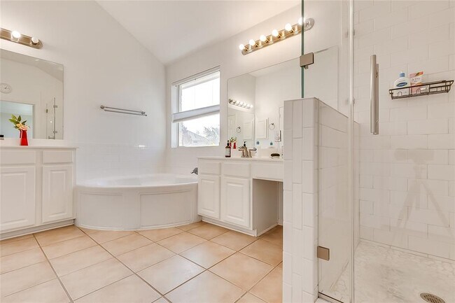 Building Photo - 9001 Sunburst Terrace