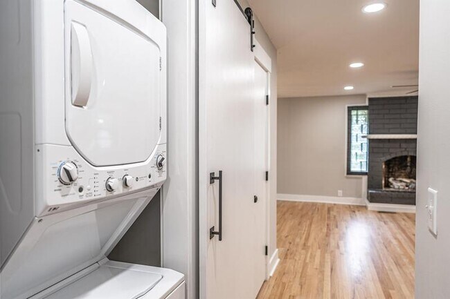 Building Photo - 440 W Maine Ave