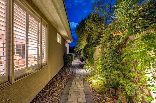 Building Photo - 105 Fountainhead Cir