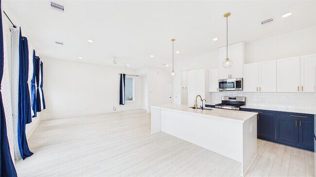 Building Photo - 9609 Valeca Dr