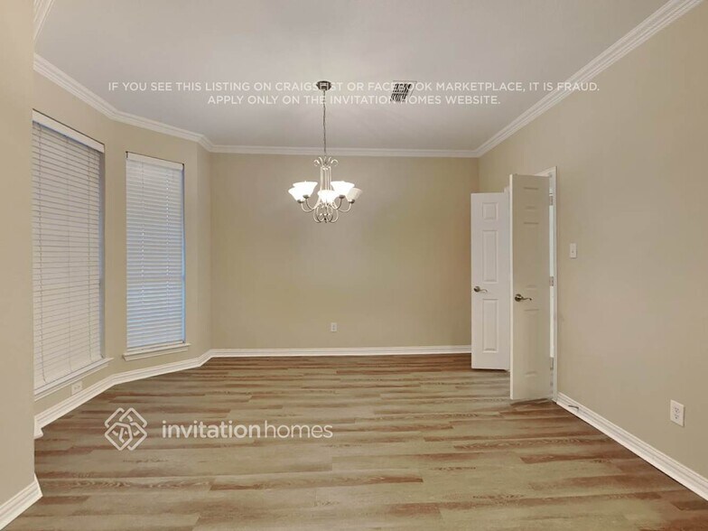 Building Photo - 2206 Kingsley Dr