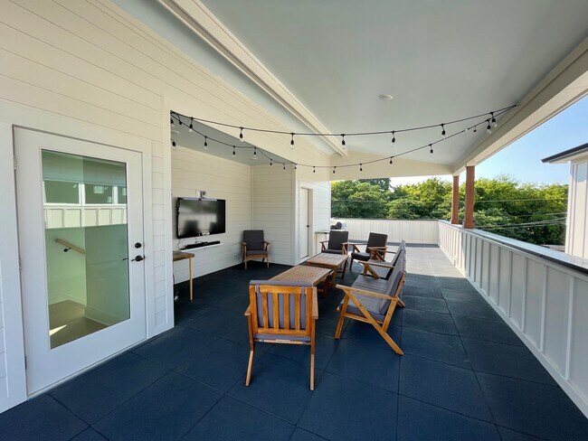 Building Photo - 1348 Slayton St