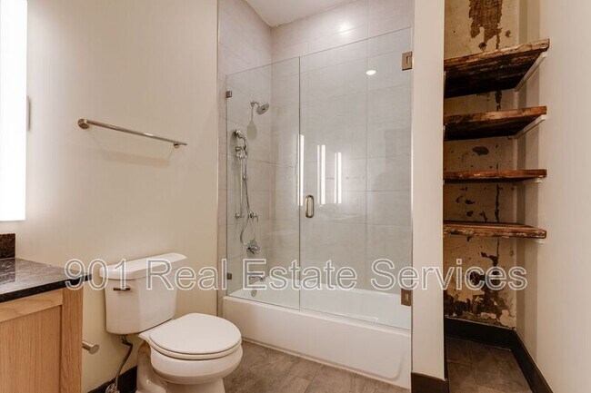 Building Photo - 124 Monroe Ave