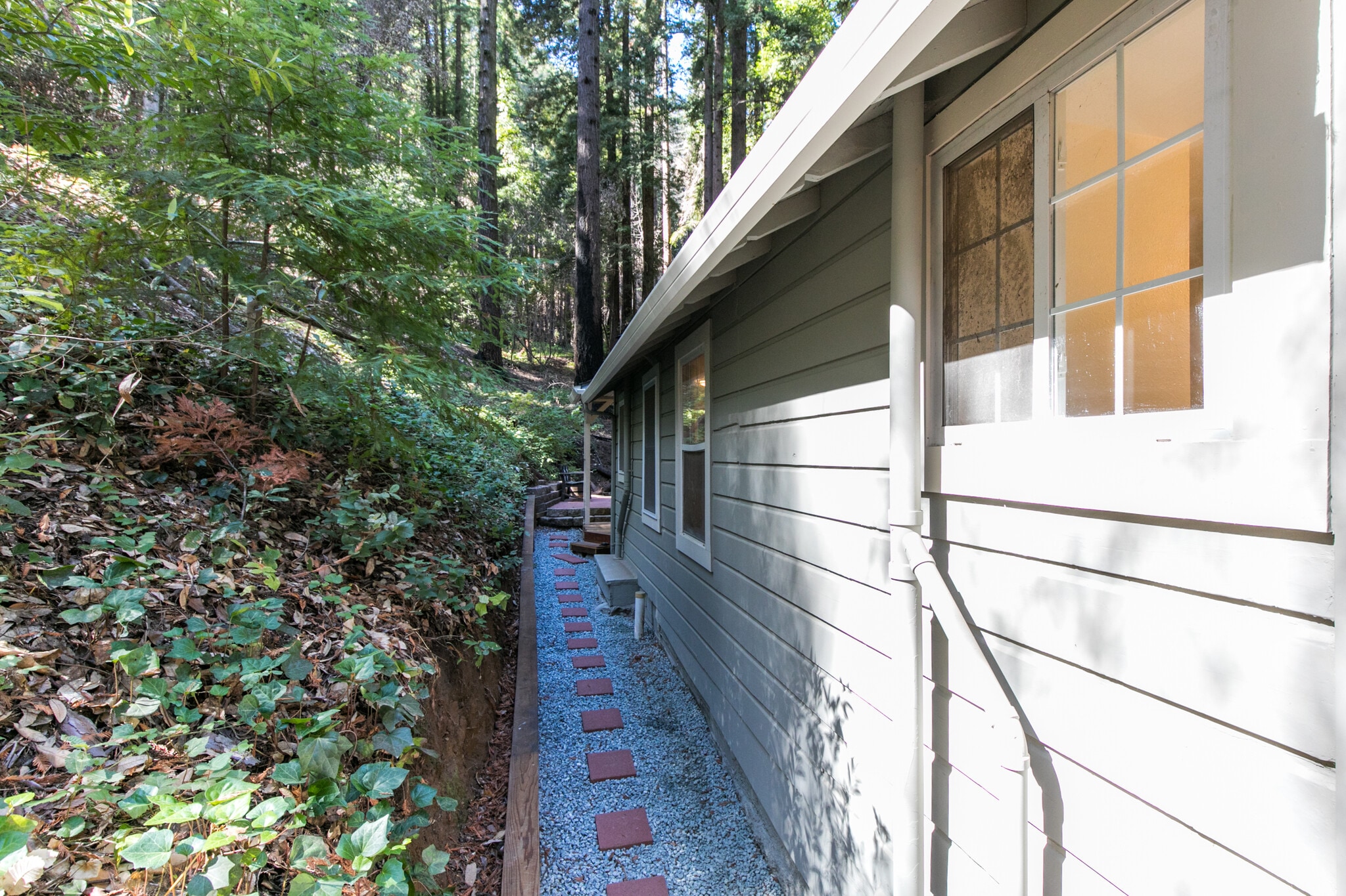 Building Photo - 504 Eden Ave