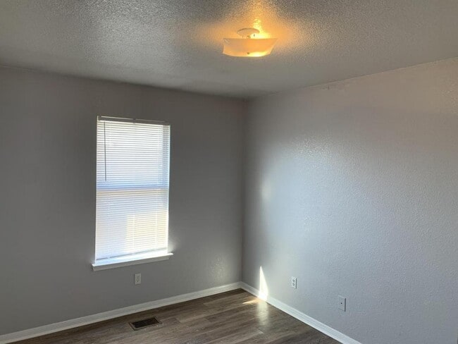 Building Photo - 2807 Cantabrian Dr