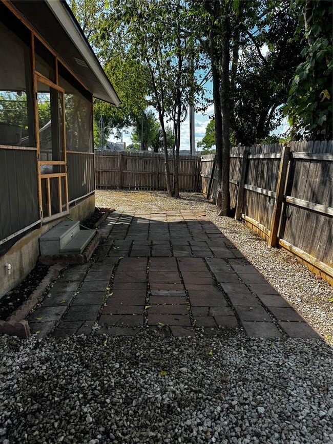 Building Photo - 1311 Barbara Dr