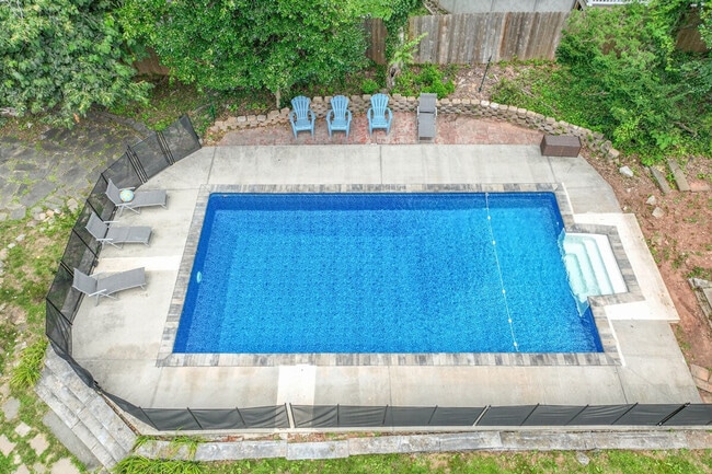 Building Photo - 139 W 4th Ave