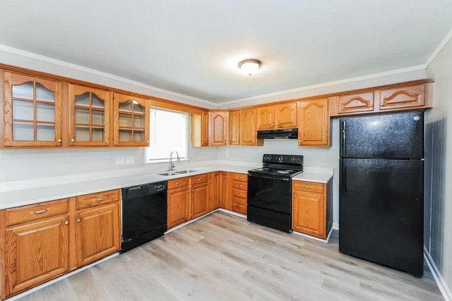 Building Photo - 1338 W Stoneybrook Dr