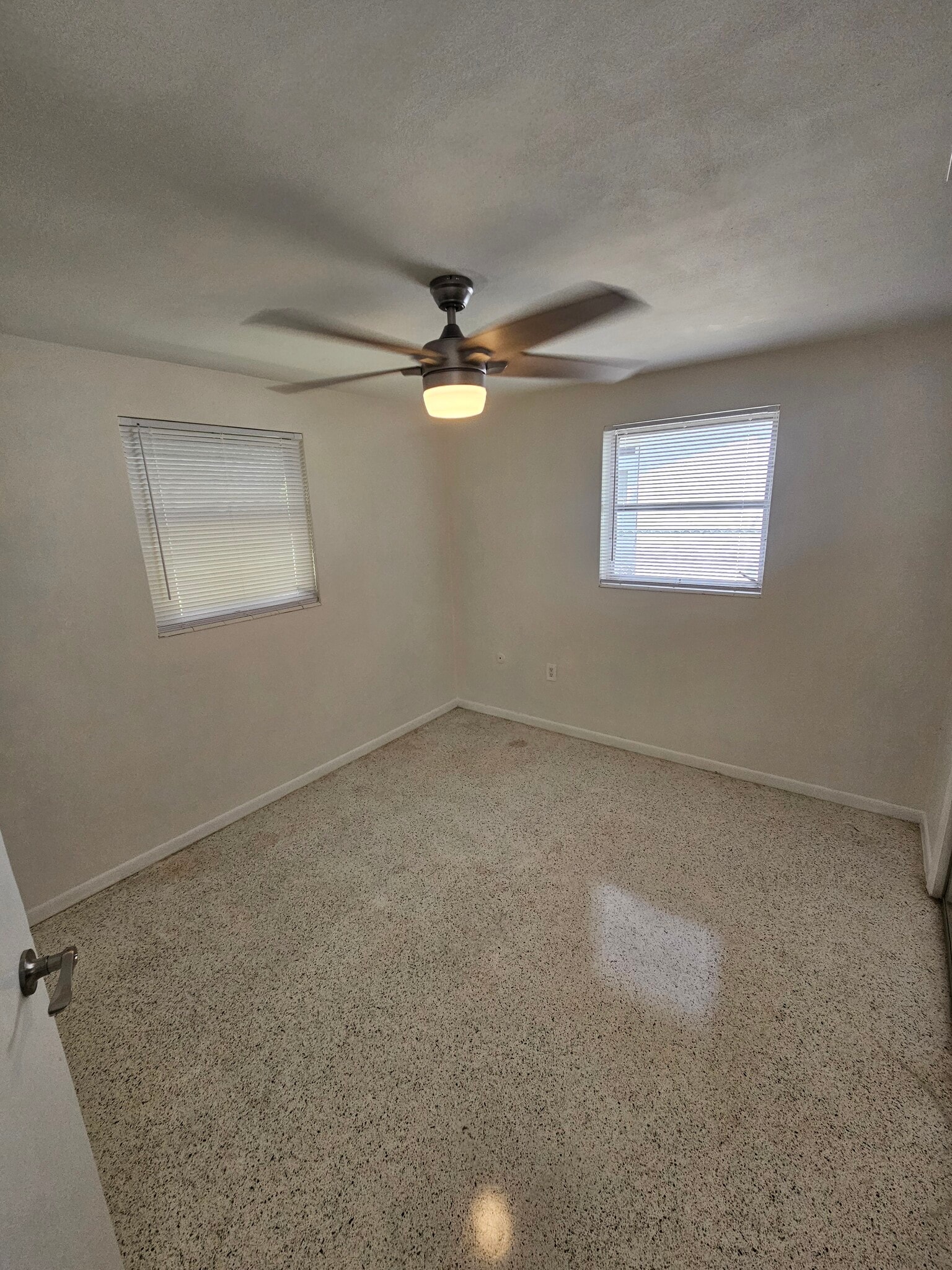 Building Photo - 5023 Overlook Dr