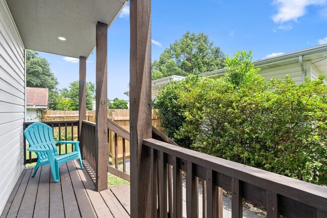 Building Photo - 2 Mead Dr