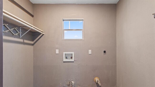 Building Photo - 7425 Gonzales St
