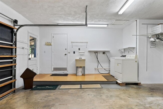 Building Photo - 1175 NE 102nd St