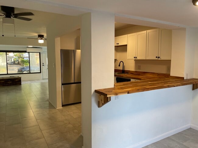 Building Photo - 253 Mateo Way NE