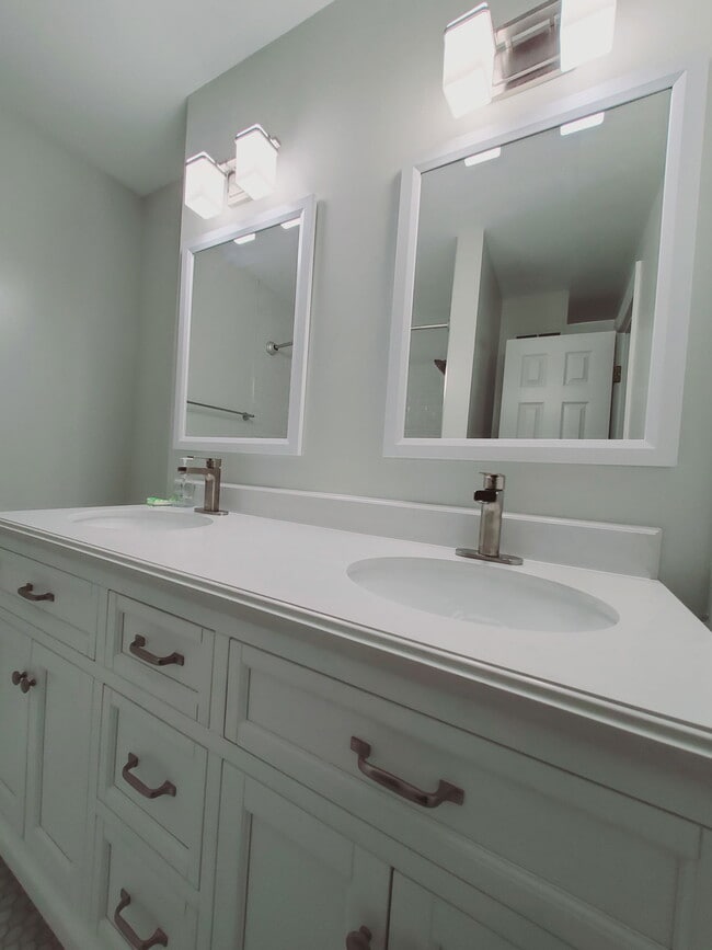 Building Photo - 101 Grove St