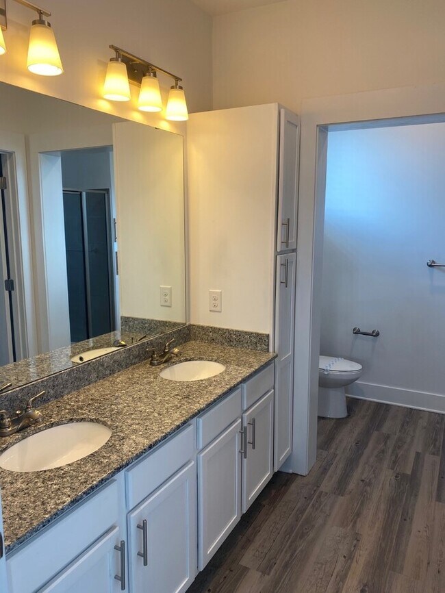 Building Photo - 1027 Gennett Cir
