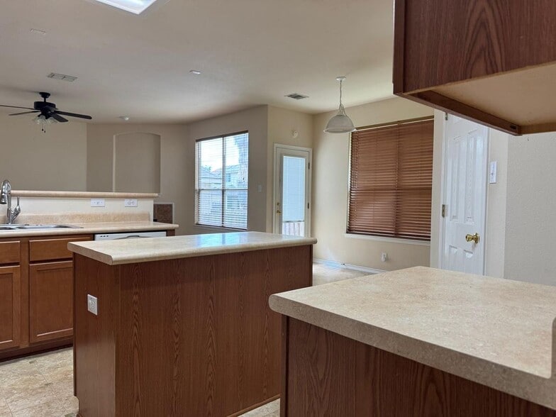 Building Photo - 4526 Darien Vista