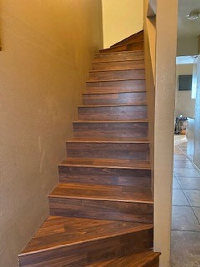 Building Photo - Furnished 2 bedroom 2 bath Loft Style Open...