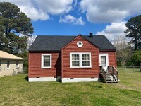 Building Photo - 2 Bedroom House with Large Bonus Room