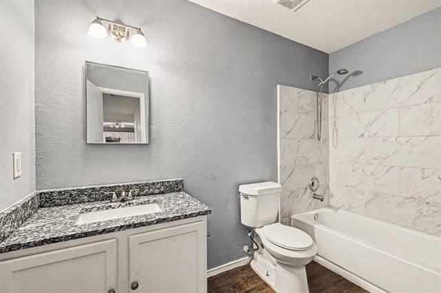 Building Photo - 2256 White Oak Dr