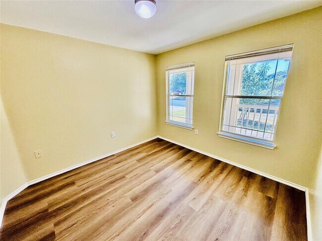 Building Photo - 1220 Anise Dr