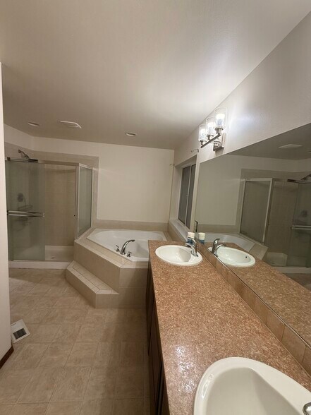 Building Photo - 9929 S 228th Pl