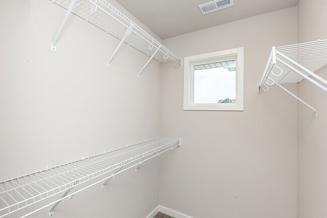 Building Photo - Prime Living: A Spacious Haven with Fenced Backyard in Ankeny