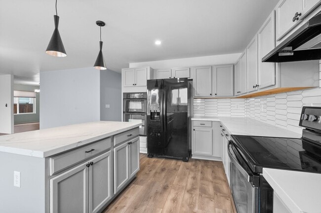 Building Photo - Spacious 5-Bedroom Home in Prime Yelm Loca...