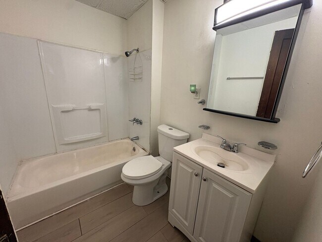 Building Photo - 9402 Pierpont Ave