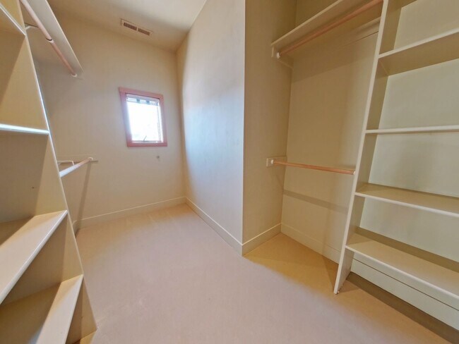 Building Photo - 2844-2854 Lord Byron Place