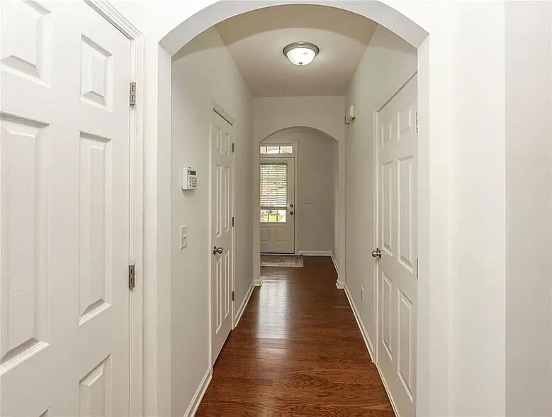 Entryway - 5260 Sherwood Way
