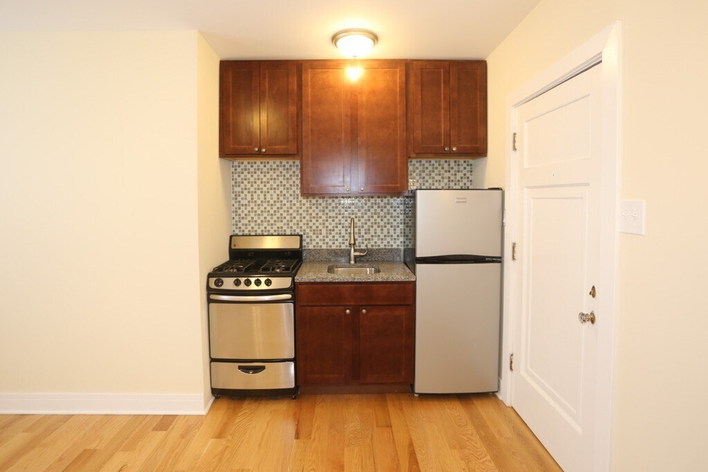 Building Photo - 4551 N Damen