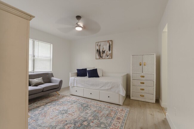 Building Photo - 2907 Woodrich Dr