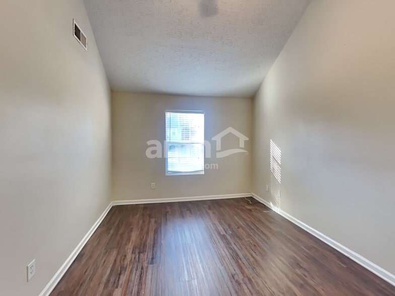 Building Photo - 1509 Locomotive Dr NE