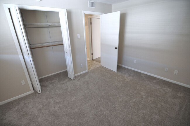Building Photo - Beautiful Austin condo in amazing location!