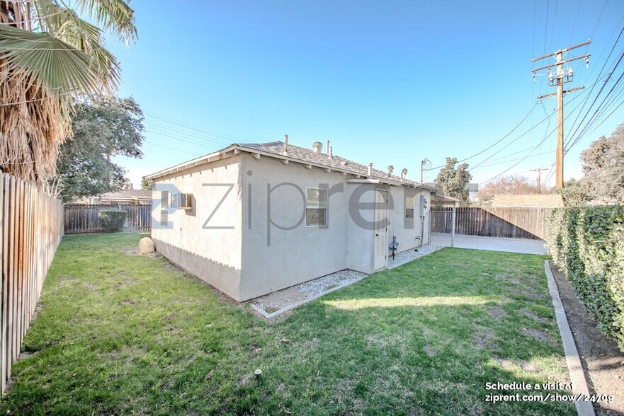 Building Photo - Unit