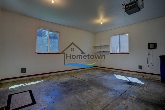 Building Photo - Sweet 2 Bed 1 Bath House with a Fenced Yard in Post Falls!