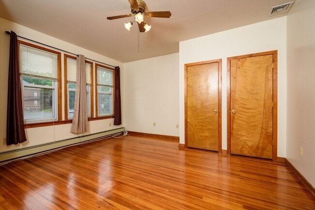 Building Photo - 207 N Fullerton Ave