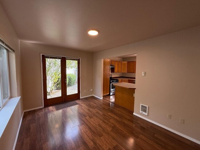 Building Photo - 3 Bed 2.5 Bath House In Leschi