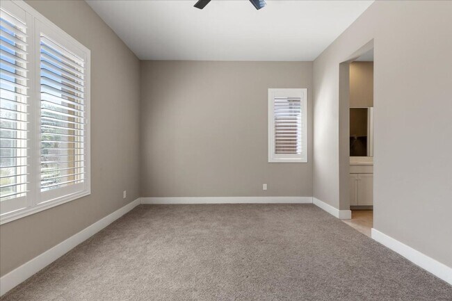 Building Photo - Lovely Home!