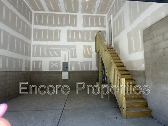 Building Photo - 135 Little Gem Ln