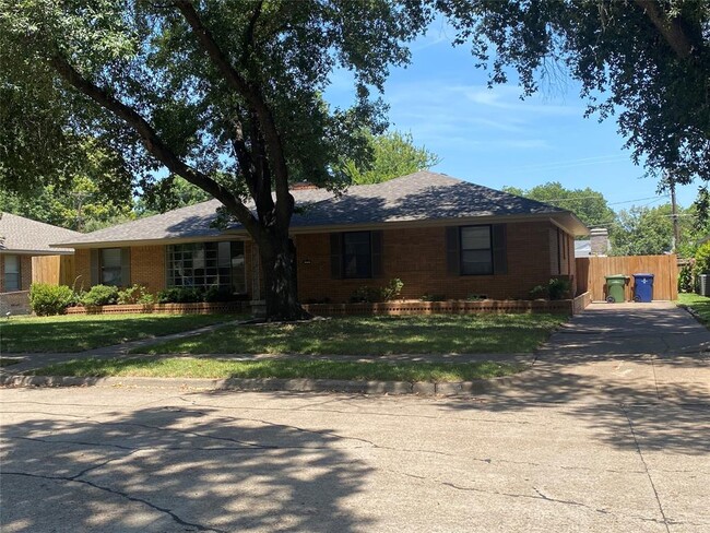 Building Photo - 1806 Robin Ln