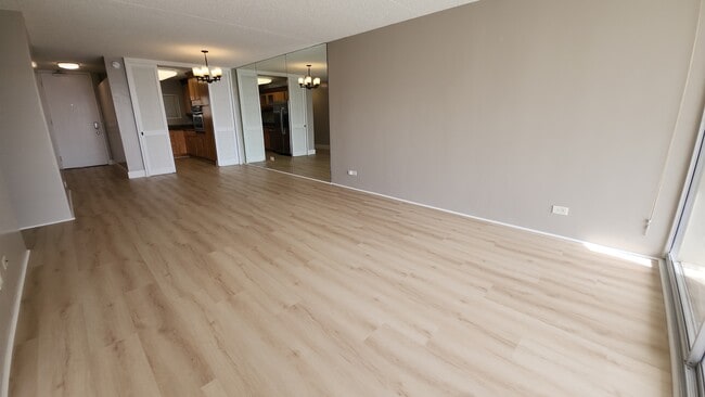 Building Photo - 469 Ena Rd