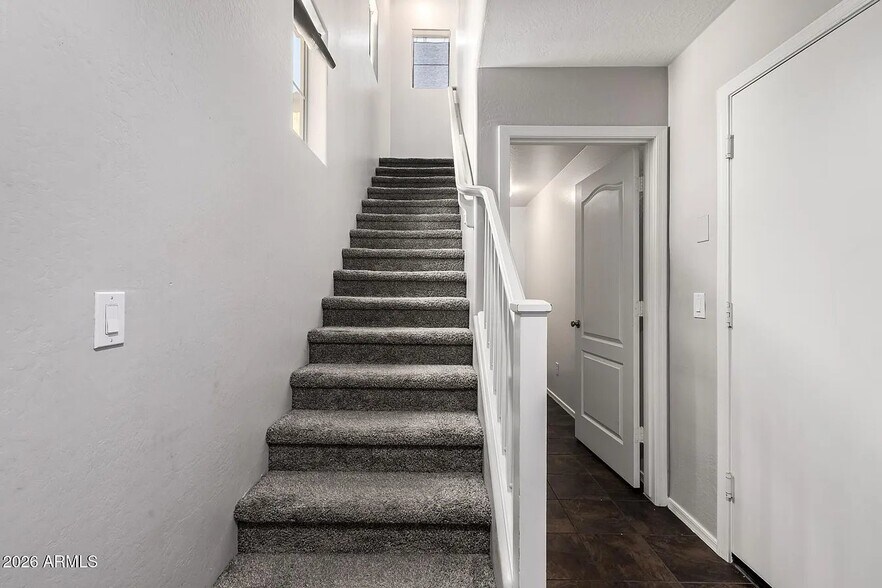 Building Photo - 2026 N 78th Glen