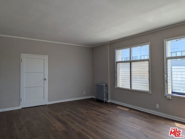 Building Photo - 634 S Gramercy Pl