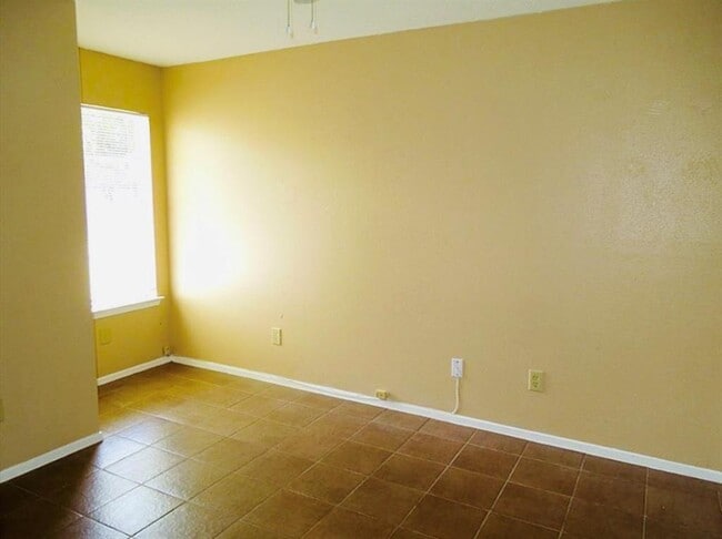 Building Photo - 7015 Sharpsburg Dr