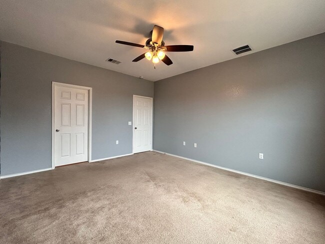 Building Photo - Charming 3/BR 2/BA  Home with Spacious Backyard