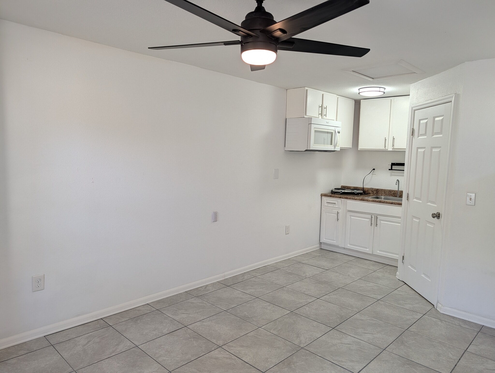 Building Photo - 1901 E Noel St